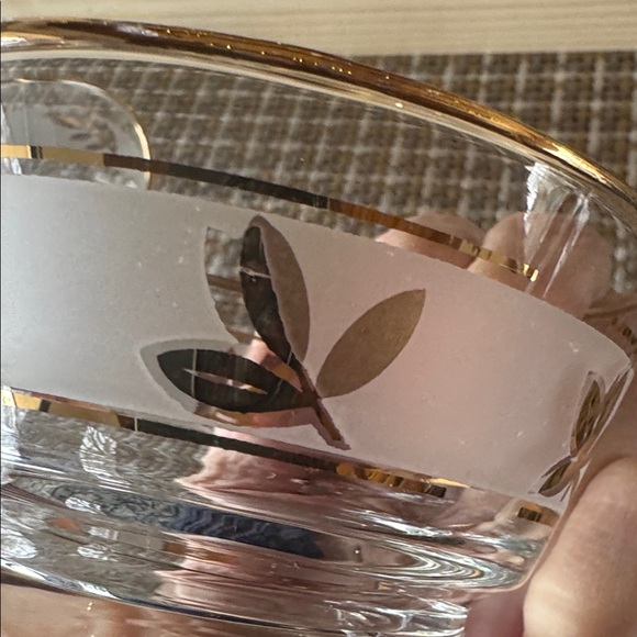Libbey Frosted and Golden Leaf Pattern Serveware Set - Picture 8 of 14